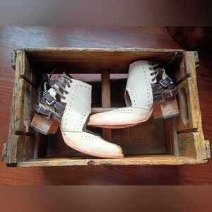 BNIB RARE Freebird Desert White with Black straps women's size 10